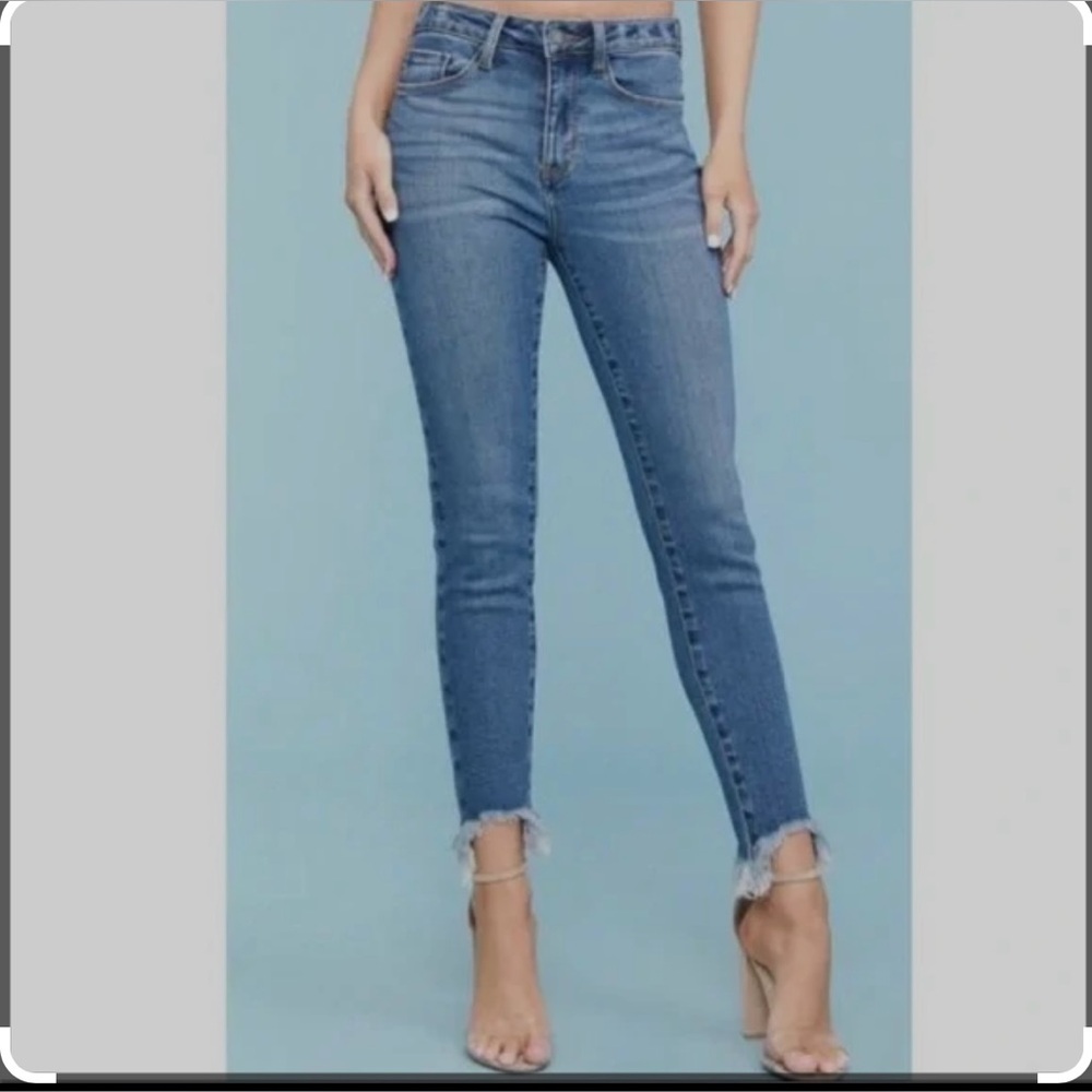 🦈🦈Judy Blue Skinny Fit Shark Bite Frayed size 20w